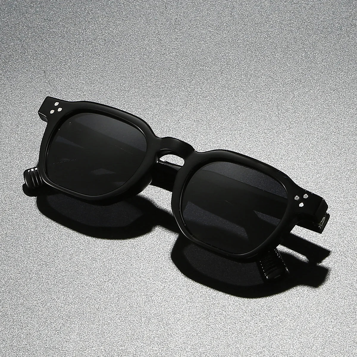 Lentes de Sol Cuadrados Polarizados Unisex con Núcleo Metálico – Estilo Moderno para Conducción y Uso Diario