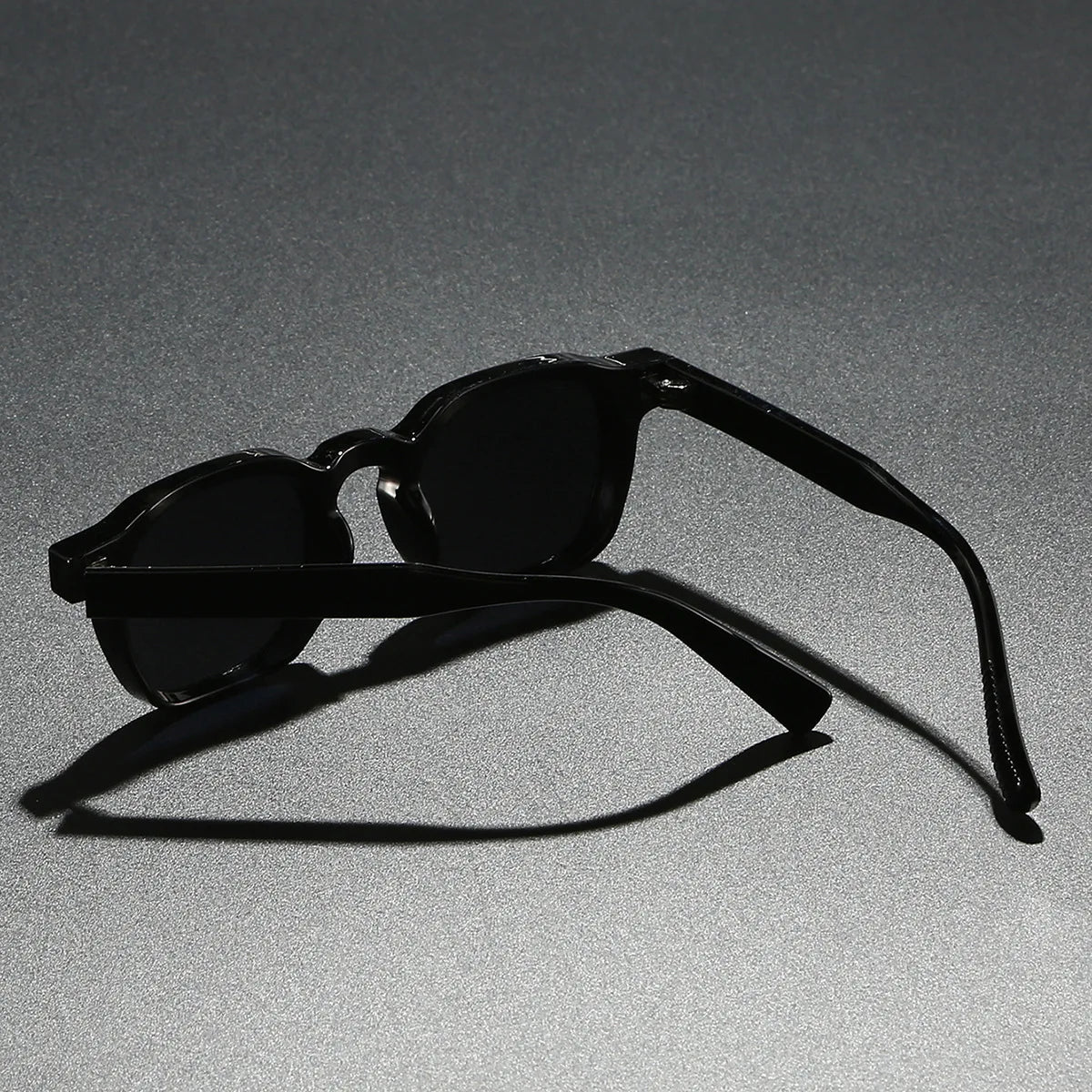 Lentes de Sol Cuadrados Polarizados Unisex con Núcleo Metálico – Estilo Moderno para Conducción y Uso Diario